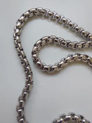 Cuelga gafas cordón plateado