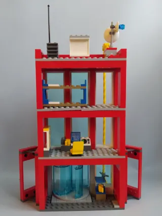 LEGO City 60110 Parque de Bomberos 90% Completo