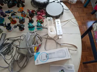 Lote Wii: Consola, Skylanders y Juegos