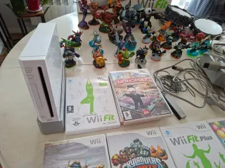 Lote Wii: Consola, Skylanders y Juegos