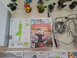 Lote Wii: Consola, Skylanders y Juegos