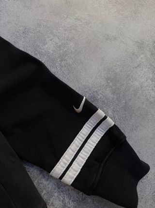 Sudadera Nike Negra Swoosh