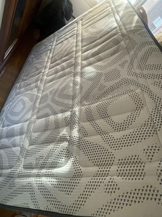 Colchon y somier como nuevo.