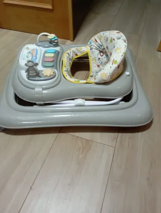 Andador bebé con actividades