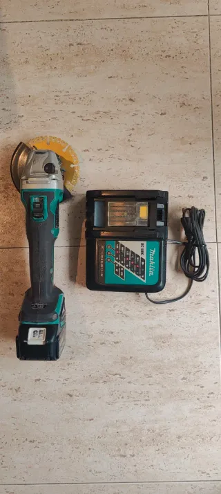 Radial a batería Makita  DGA506 18V 125mm Brushles