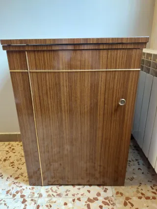 Máquina de coser Singer con mueble