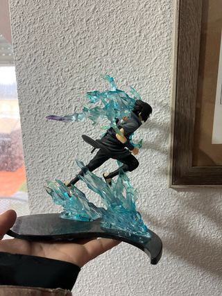 Figura Sasuke con efecto de agua