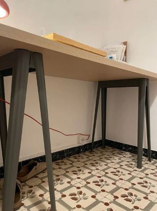 Escritorio IKEA madera y metal