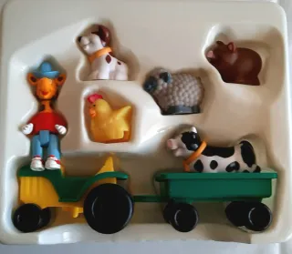 Juego de granja con animales y tractor