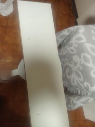Lámparas y baldas Ikea blancas