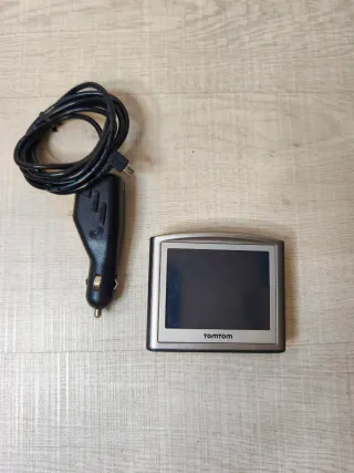 GPS TomTom con cargador de coche