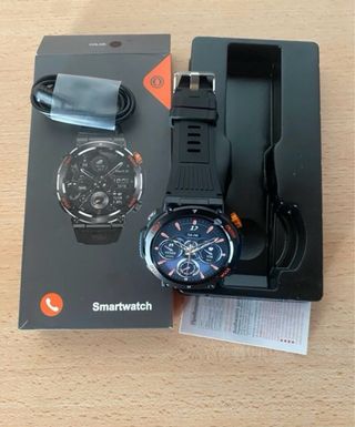 Smartwatch Negro con Detalles Naranja