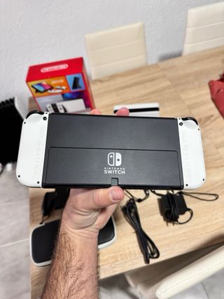 Nintendo Switch OLED - Como Nueva