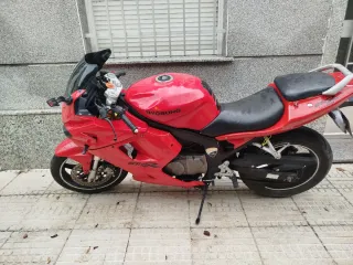 Moto Hyosung GT125R Roja