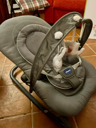 Hamaca balancín bebé Chicco gris