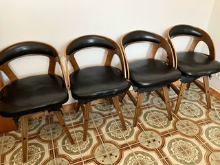 Juego de 4 Sillas Kare Design Madera y Piel