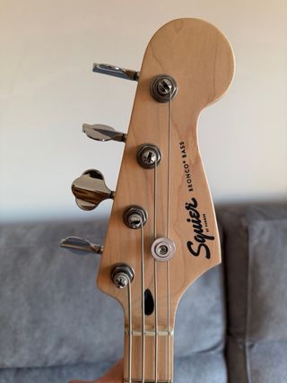 Bajo Eléctrico Squier Bronco Blanco nuevo sin caja