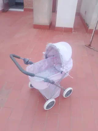 Carrito de bebé rosa