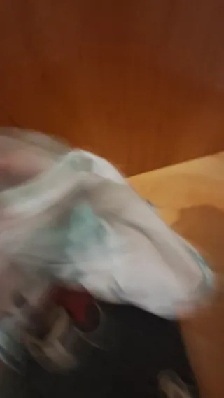 Top asimétrico verde y blanco