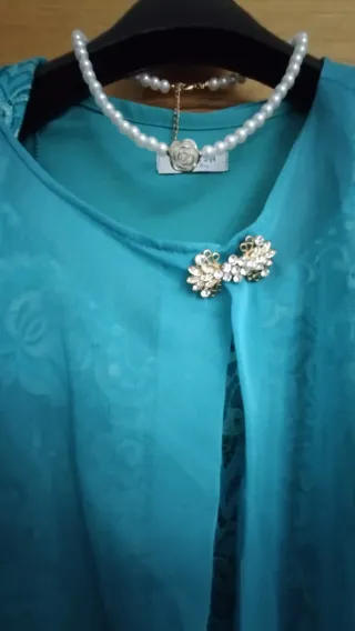 Vestido y chal azul cielo