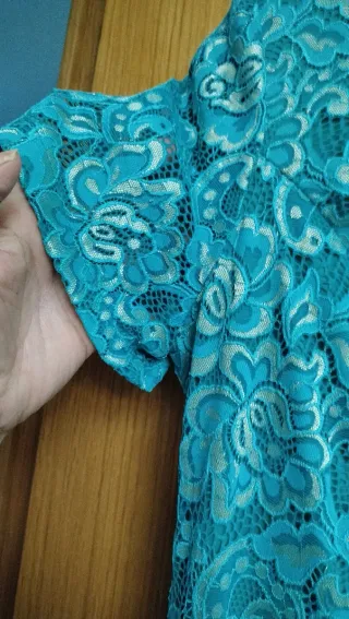 Vestido y chal azul cielo