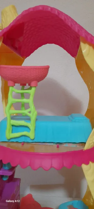 Casa Enchantimals con 3 muñecas