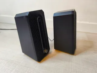 Altavoces negros con luz