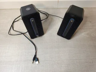Altavoces negros con luz
