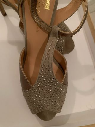 Sandalias Pedro Miralles Beige y Dorado