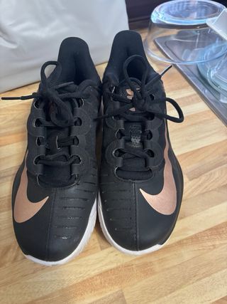 Zapatillas Nike Mujer Negras y oro rosa