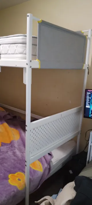 Litera Blanca metálica IKEA con protector