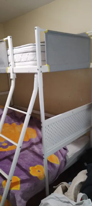 Litera Blanca metálica IKEA con protector