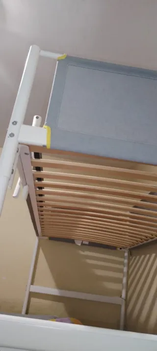 Litera Blanca metálica IKEA con protector