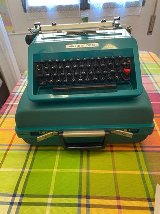 Máquina de escribir Olivetti Studio 45
