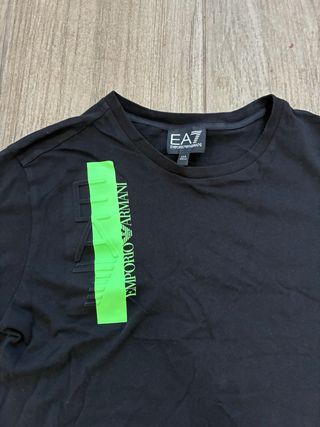 Conjunto Camiseta Negra y Jeans Azules