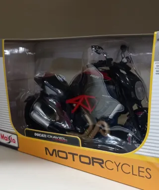 Maisto Ducati Diavel Carbon 1:12