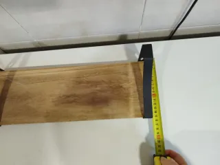 Estante de madera y metal