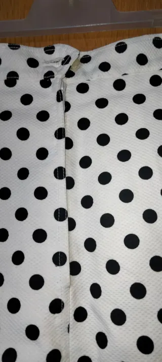 Falda corta blanca lunares negros