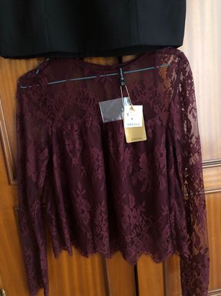 Vestido negro y blanco con top de encaje