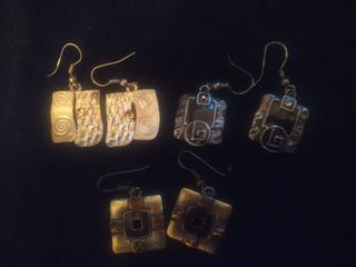 Orecchini pendenti dorati e argentati