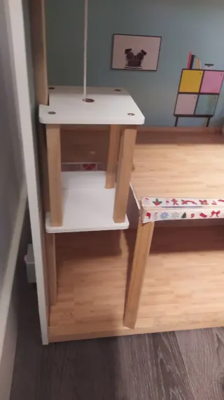 Casa de muñecas de madera