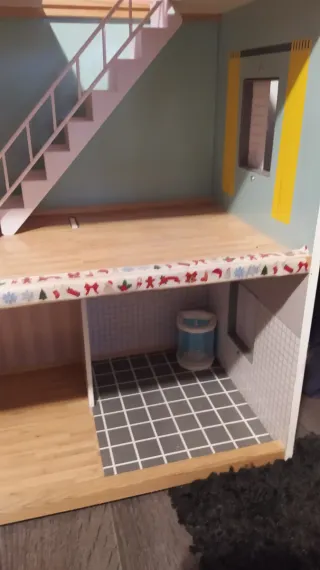 Casa de muñecas de madera