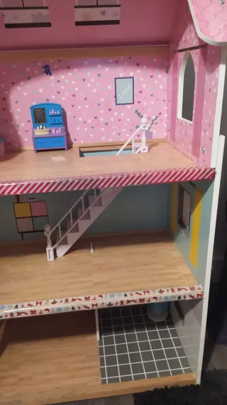 Casa de muñecas de madera