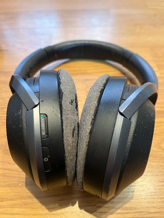 Auriculares Sony Negros y Marrones (WH-1000XM2)
