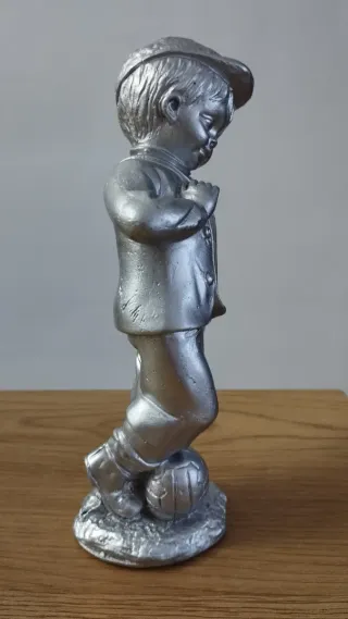 Figura niño futbolista