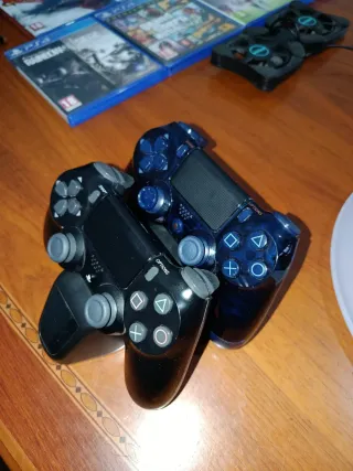 PS4 Pro 1TB Fortnite + 7 Juegos + 2mandos