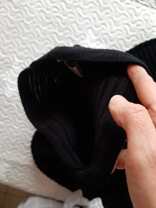 Bufanda negra plisada