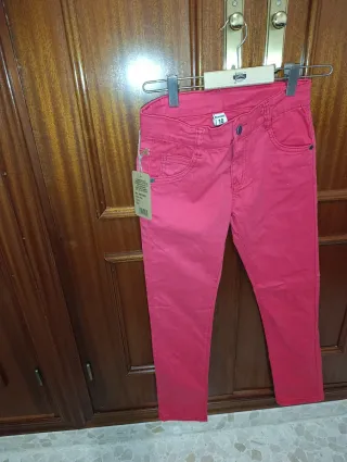 Pantalón pitillo niño rojo  Talla M