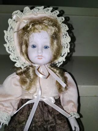 Muñeca de porcelana antigua