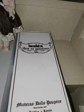 Muñeca de porcelana antigua